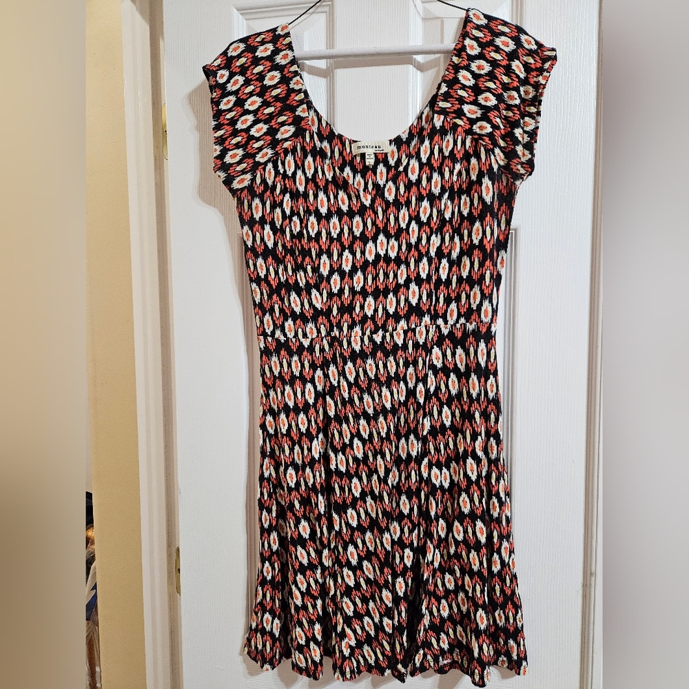 Orange black and white short dress with short sleeves